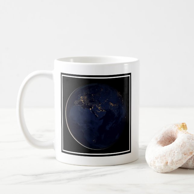 Caneca De Café Terra cheio com Luzes da Cidade (Com Donut)