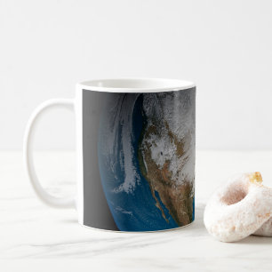 Caneca De Café Terra Inteira Com Nuvens Simuladas Sobre A América