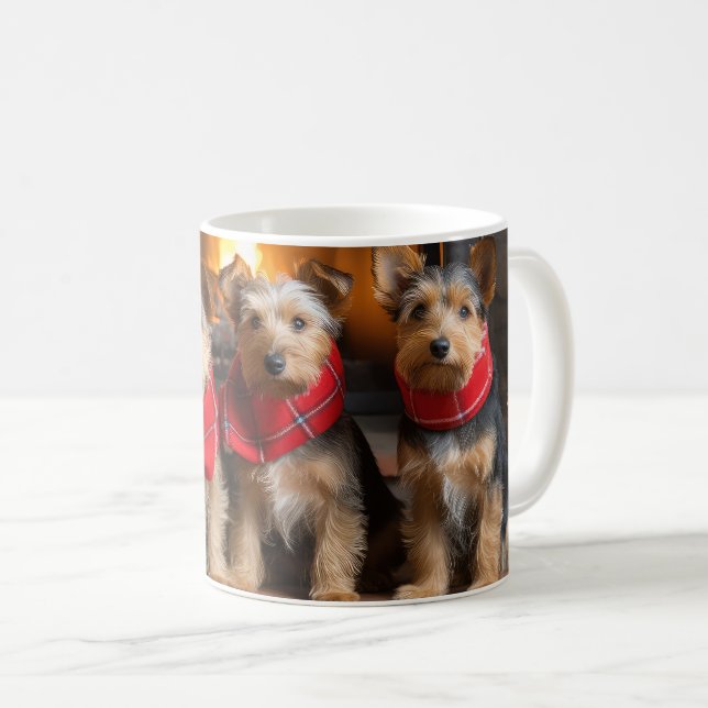 Caneca De Café Terrier australiano pelo Natal da Lareira (Frente Esquerda)
