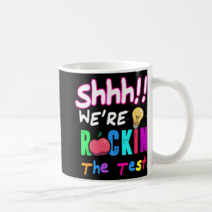 Caneca De Café Test Day Rock The Test Rainbow Teachent (Professor