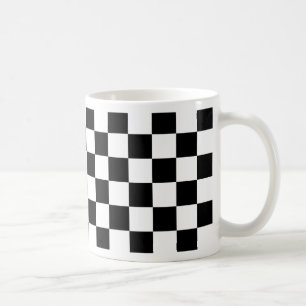 Caneca De Café teste padrão do tabuleiro de xadrez preto e branc