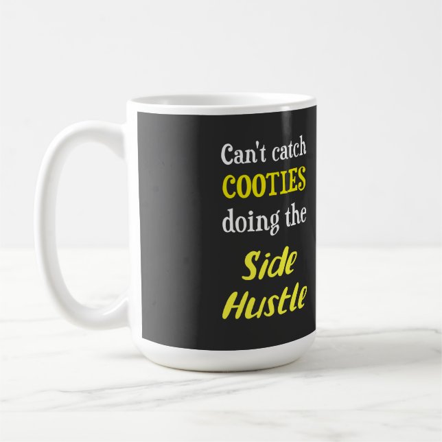 Caneca De Café Texto Amarelo de Cooties Laterais de Hustle (Esquerda)