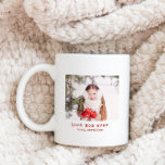 Caneca De Café Texto da Máxima Mãe Nunca Minimalista<br><div class="desc">Uma foto simples da melhor mãe de sempre. Esta caneca de café fotográfica apresenta uma fotografia, um simples texto e uma fotografia de máquina de escrever vermelha. A imagem mostrada é apenas para fins de ilustração e deve ser substituída por sua foto. Todo o texto na frente e no verso...</div>