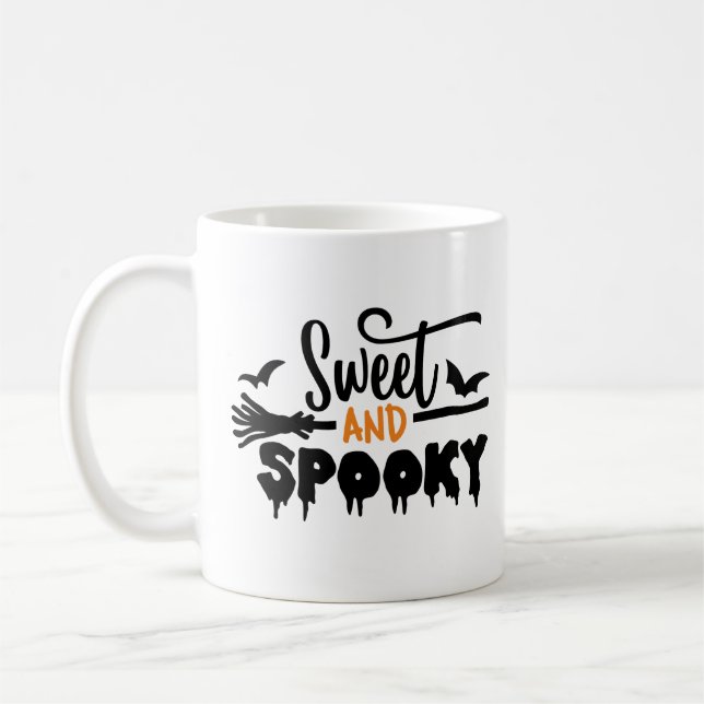Caneca De Café Texto Tipográfico De Halloween Doce E Spooky (Esquerda)