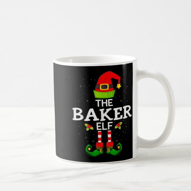 Caneca De Café The Baker Elf Christmas Family Matching Pajama  (Direita)