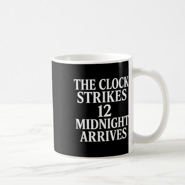 Caneca De Café The Clock Strikes 12 Midnight Arrives Meme _2  (Direita)