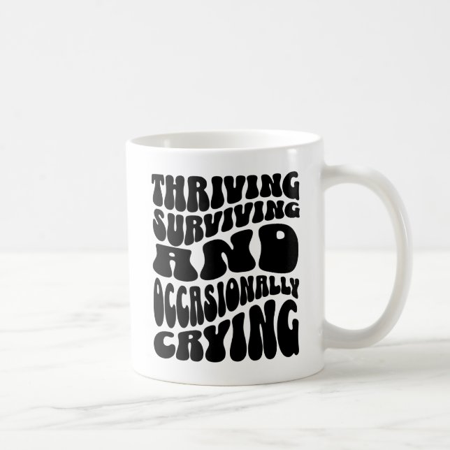 Caneca De Café Thriving Surviving Occasionally Crying Funny (Direita)