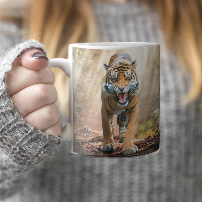 Caneca De Café Tiger Roaring em Uma Arte Multa na Selva (Criador carregado)