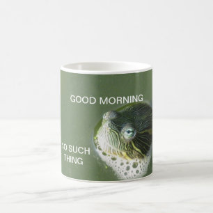 Caneca de café tímida da tartaruga