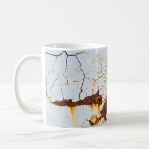 Caneca De Café Tinta branca rachada, carro enferrujado.