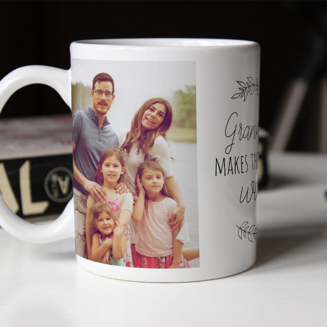 Caneca De Café Típica de colagem de fotos da família dos avós (Criador carregado)