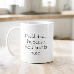Caneca De Café Tipografia Engraçado Pickleball Simples Minimalist<br><div class="desc">Aproveite o seu café com um toque de humor com a Tigre de Picelo Engraçada, Simples Mínima de Café. Esta caneca de na moda apresenta um design limpo e minimalista com ditados de picleball espirituosos que trazem um sorriso ao seu rosto. Feito de cerâmica de alta qualidade, é perfeito para...</div>