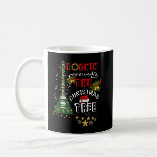 Caneca De Café Tocando ao Redor da Árvore de Natal com Guitarra C