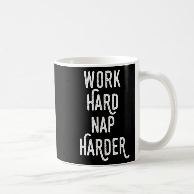 Caneca De Café Trabalhe Duro Dorme Mais Duro _ Camiseta de Citaçã (Direita)
