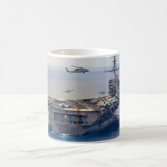 Caneca De Café TRANSPORTADORA AERONÁUTICA DOS EUA - CVN-74 Mug (Centro)