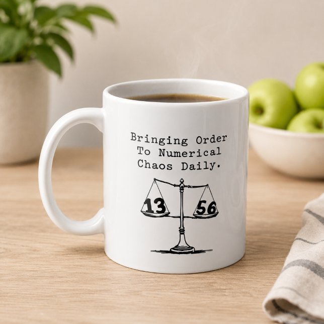 Caneca De Café Trazendo Ordem ao Caos Numérico Guru de Matemática (Criador carregado)