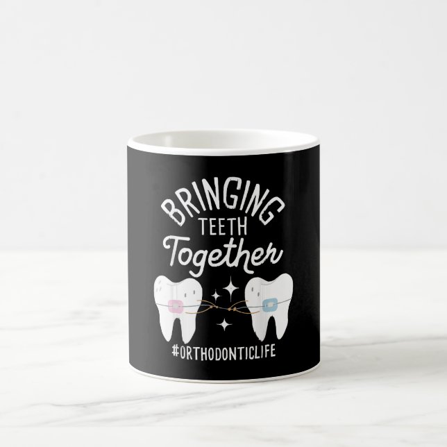 Caneca De Café Trazendo os Dentes Junto - Ortodontista  (Centro)