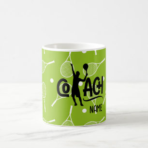 Caneca De Café treinador de tênis com raquete e bola com nome