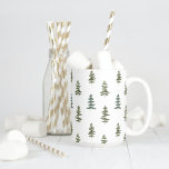 Caneca De Café Trendy Winter | Padrão da árvore de Natal<br><div class="desc">Trendy Winter | Padrão da árvore de Natal</div>