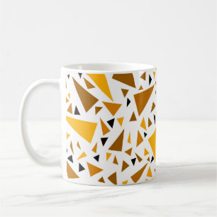 Caneca De Café Triângulos amarelo-marrom em fundo branco retrô