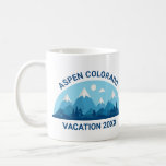 Caneca De Café Trilha de Esqui Personalizada em Colorado City Cut<br><div class="desc">Uma caneca personalizada para a sua fuga de esqui para as montanhas do Colorado durante as suas férias de inverno. Esta legal saída de esqui apresenta um desenho fofo de montanhas com capas de neve e uma paisagem azul. Um design da natureza excelente para uma família amante do exterior para...</div>