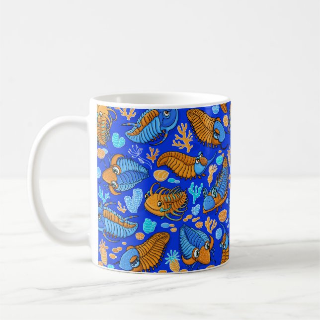 Caneca De Café Trilobitas sobre fundo azul escuro (padrão infanti (Esquerda)