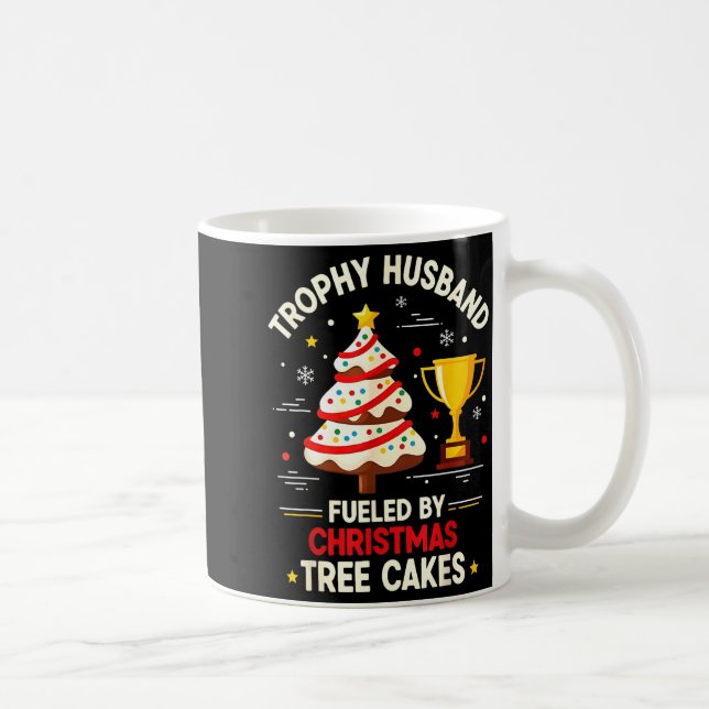 Caneca De Café Trophy Retro Husband Fueled By Christmas Tree Cake (Direita)