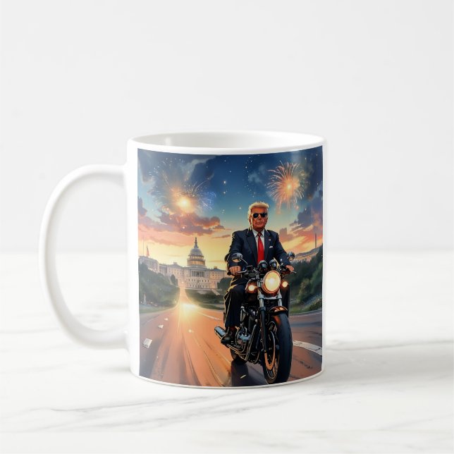 Caneca De Café Trump Riding Motorcycle US Capitol Fireworks MAGA (Esquerda)