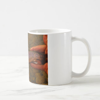 Caneca De Café Truta em Mãos