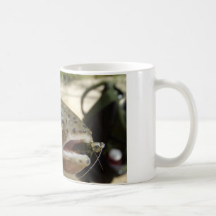 Caneca De Café Truta nas Mãos