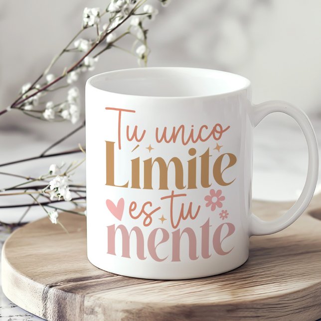 Caneca De Café "Tu Unico Limite es Tu Mente" Boho Inspiracional ("Tu Unico Limite es Tu Mente" Boho Inspirational Coffee Mug on a sunny neutral boho kitchen table.)
