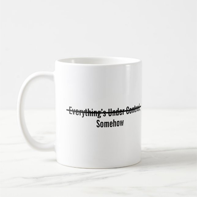 Caneca De Café Tudo está sob controle de alguma forma (Esquerda)