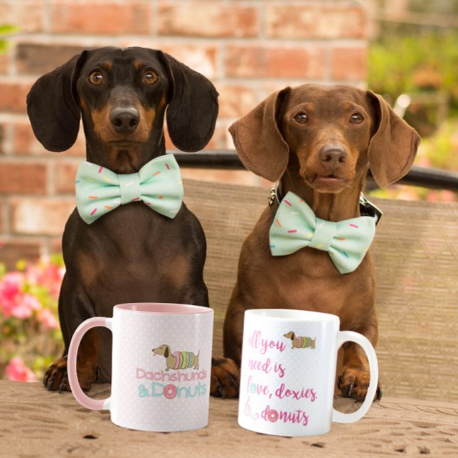 Caneca De Café Tudo o que você precisa é de amor, dachshund e ros (All you need is love, doxies and donuts coffee mug for wiener dog moms and dachshund lovers)