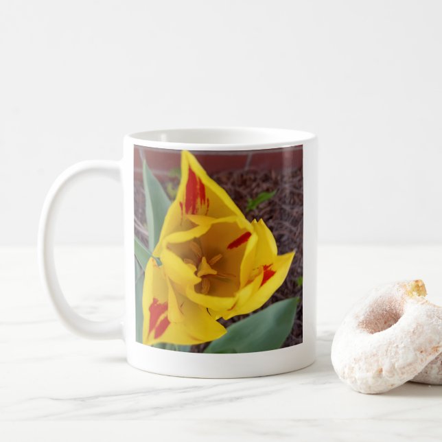 Caneca de Café Tulipa Amarela (Com Donut)