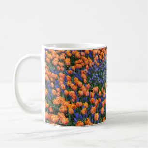 Caneca De Café Tulipas de laranja e flores de muscari