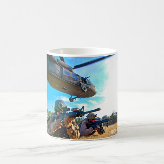 CANECA DE CAFÉ UH-60M BLACKHAWK (Centro)