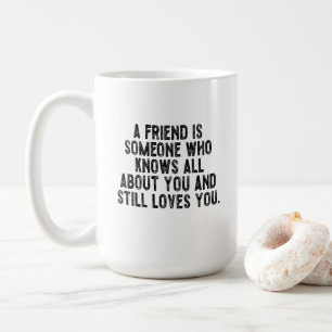 Caneca De Café Um amigo é alguém que sabe tudo sobre você e ain