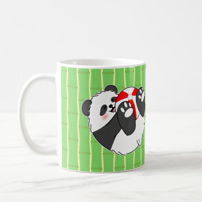 Caneca De Café Um Bebê Panda Fofo Brincando com uma Bola (Esquerda)