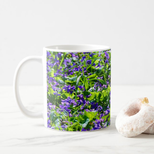 Caneca De Café Um Campo de Violetas (Com Donut)