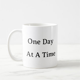 Caneca De Café Um Dia De Cada Vez - Simples Citação De Saúde Ment