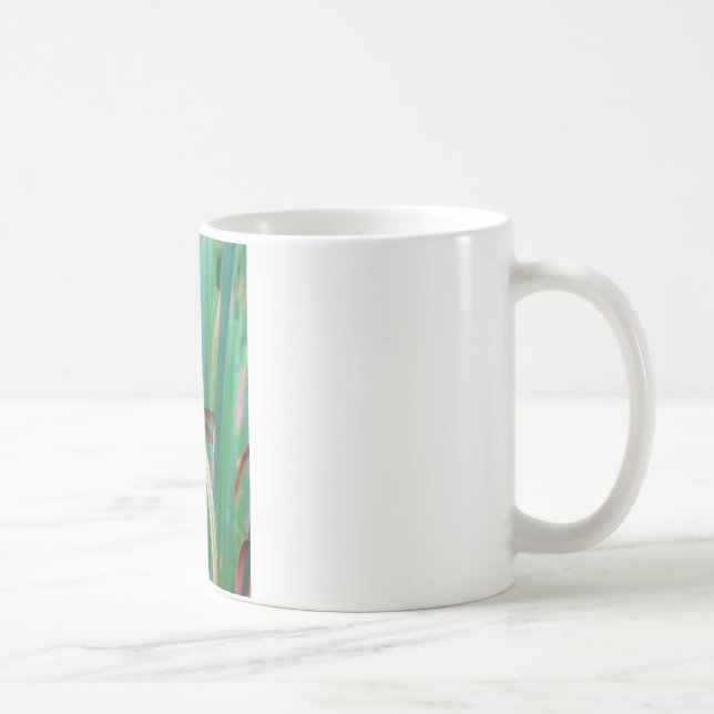 Caneca De Café Um Dragonfly de Olhos Vermelhos com cattails (Direita)