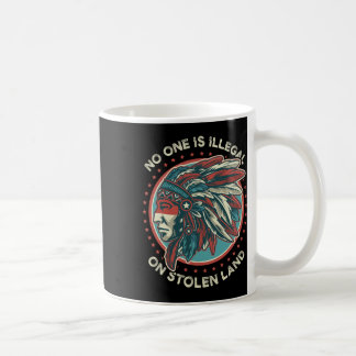 Caneca De Café Um É Ilegal No Protesto Anti-Trump Terrestre Rouba