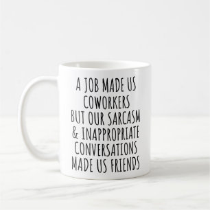 Caneca De Café Um emprego nos tornou colegas, mas o sarcasmo nos
