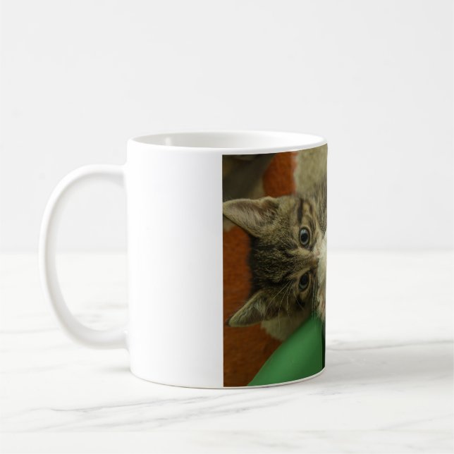Caneca De Café Um Gatinho em Ação (Esquerda)