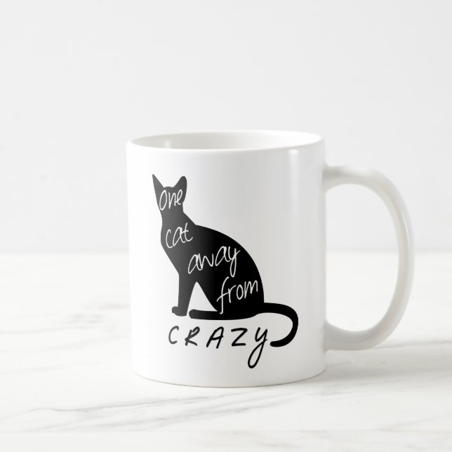 Caneca De Café Um gato longe da silhueta engraçada CRAZY (Direita)
