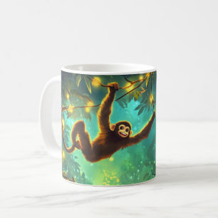 Caneca De Café Um jovem macaco sorridente balançando através de t
