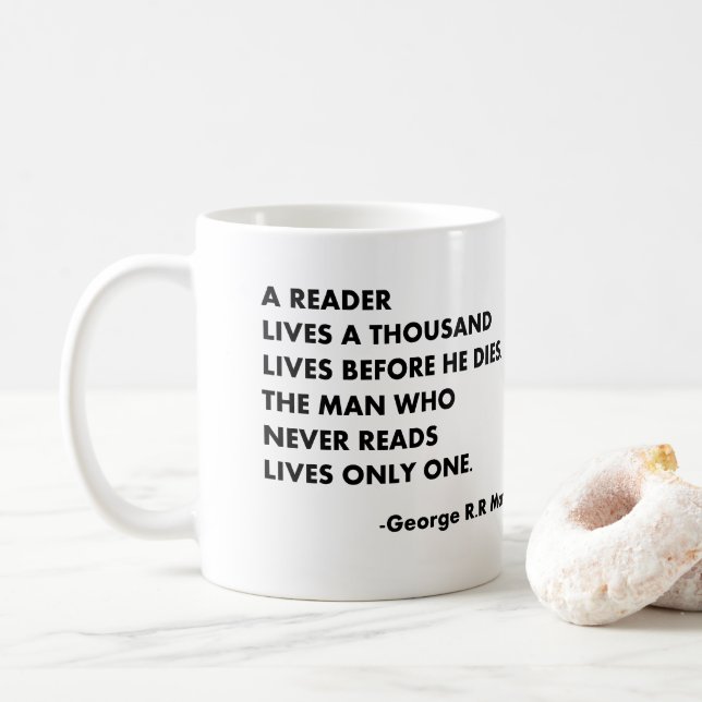 Caneca De Café Um leitor vive mil vidas antes de morrer. (Com Donut)
