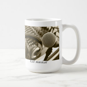 Caneca De Café Um microfone e fones de ouvido