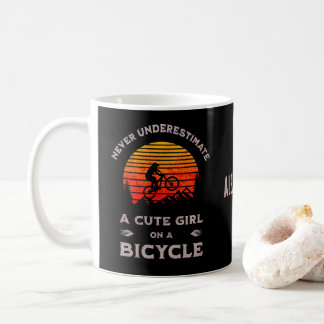 Caneca De Café Um motociclista de montanhas girando para garotas 