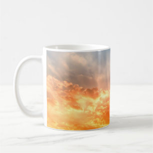 Caneca De Café Um pôr do sol colorido: um crepúsculo no céu.